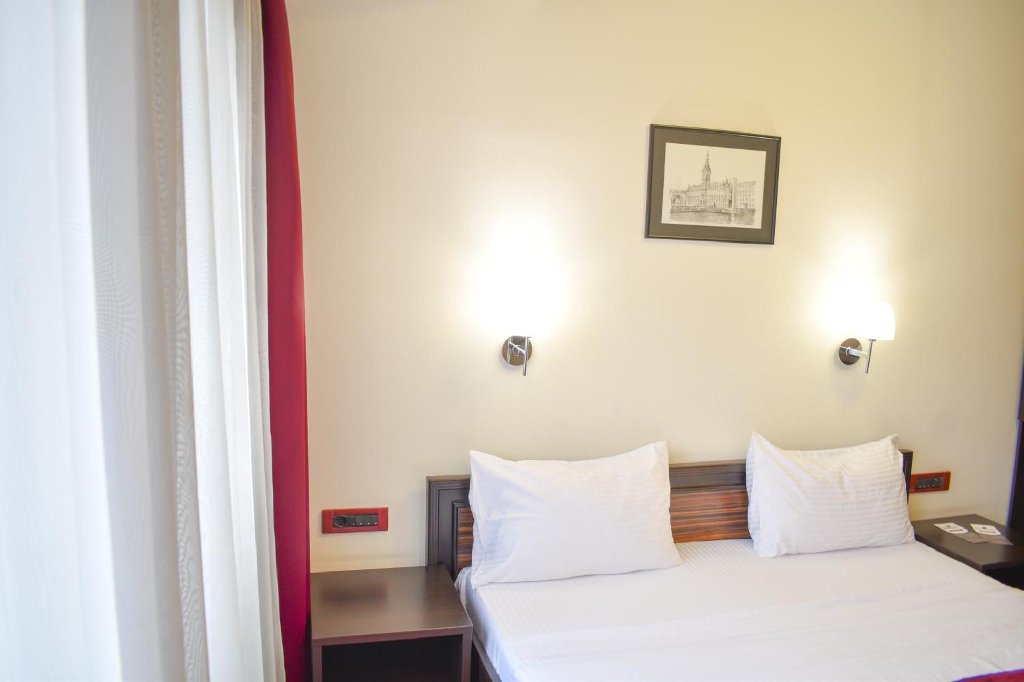 Hotel Hamburg Skopje Exteriör bild