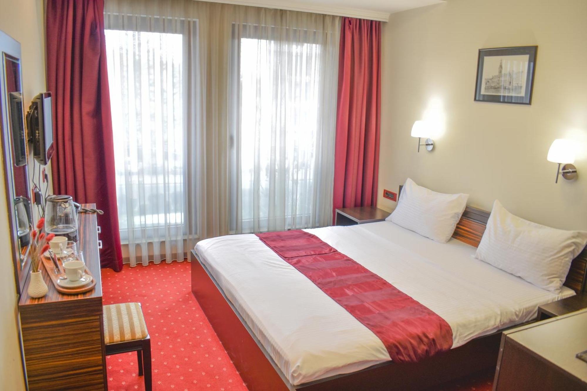 Hotel Hamburg Skopje Exteriör bild